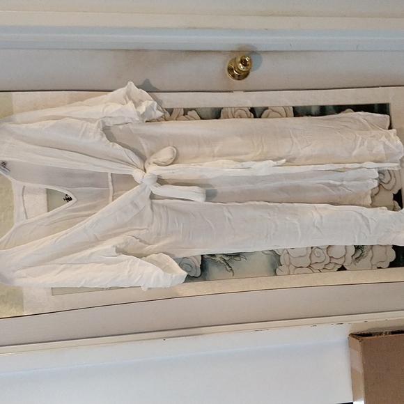 Fashion Nova wrap shirt - Picture 1 of 3